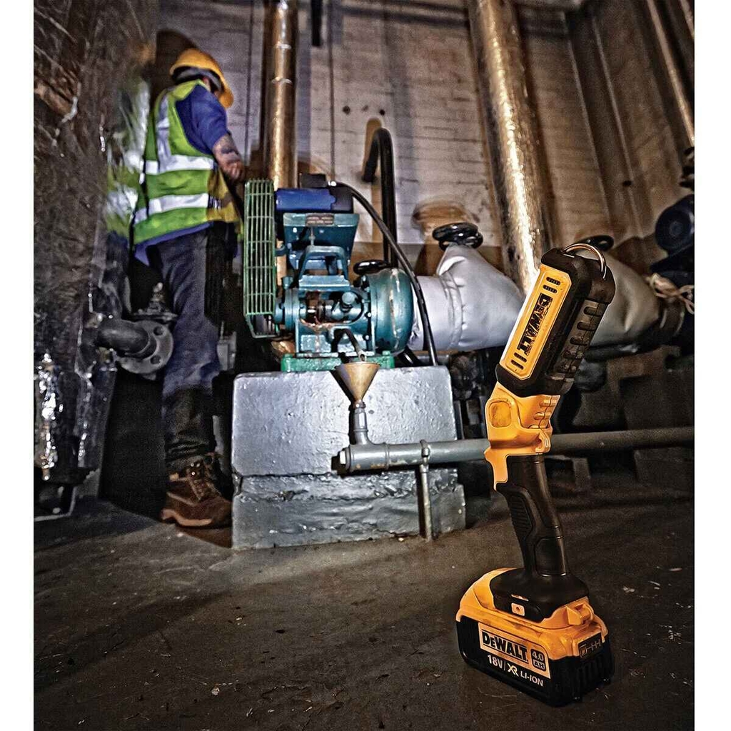 Đèn pin Dewalt DCL050N-KR