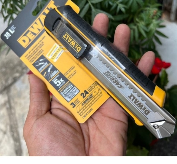 Dao rọc 18m Dewalt DWHT10249-30