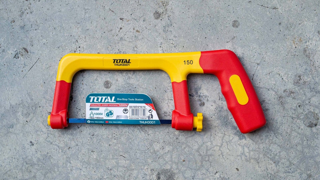 Cưa cầm tay cách điện 1000V THIJH3001 TOTAL