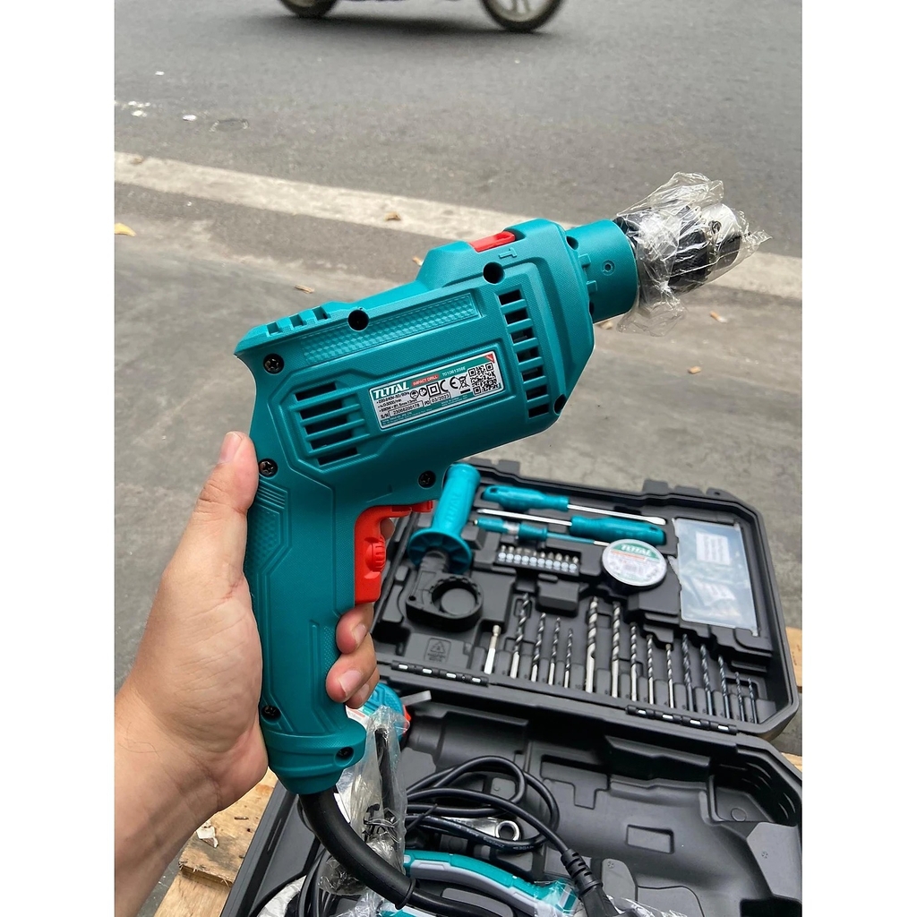 Bộ 115 món bao gồm máy khoan búa TG1061356E THKTHP1152C TOTAL