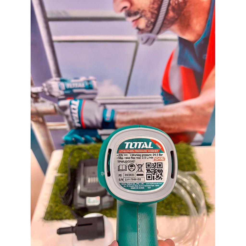 Máy xịt rửa dùng pin 20V TPWLI20282 TOTAL
