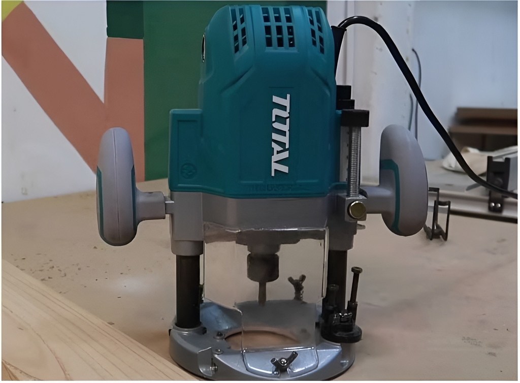 Máy phay gỗ TR111216 TOTAL