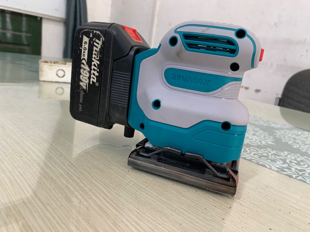 Máy chà nhám vuông dùng pin Lithium-Ion 20V (không kèm pin & sạc) TSHSLI2014 TOTAL