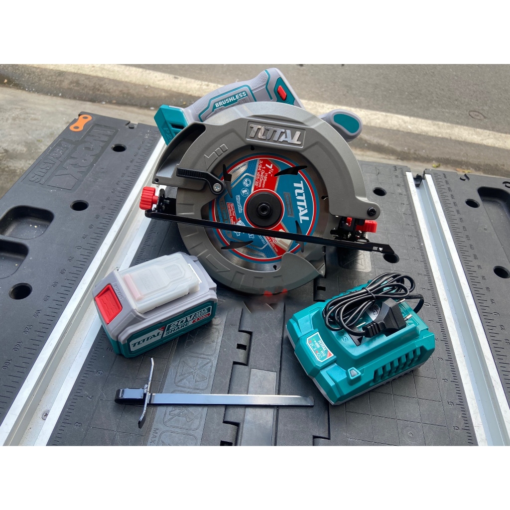 Máy cưa đĩa tròn dùng pin 20V TSLI18511 TOTAL