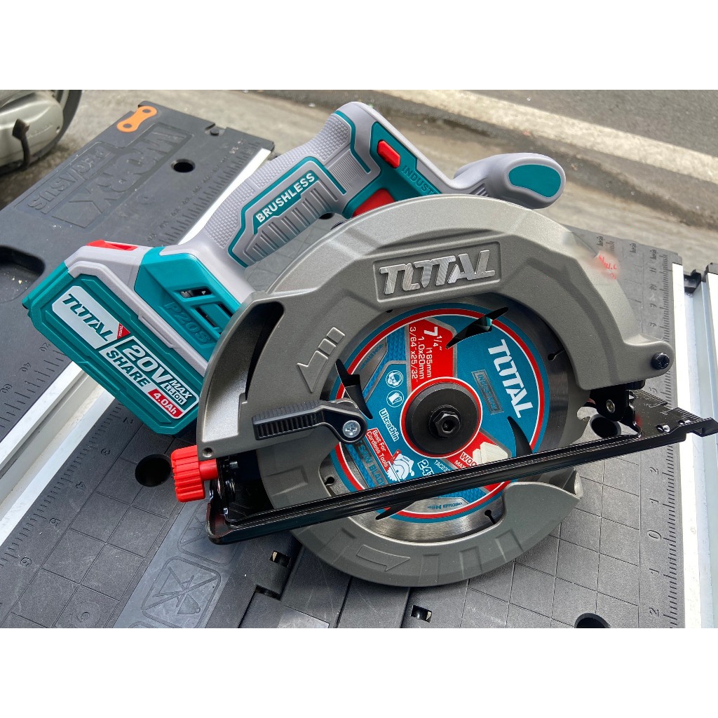 Máy cưa đĩa tròn dùng pin 20V TSLI18511 TOTAL