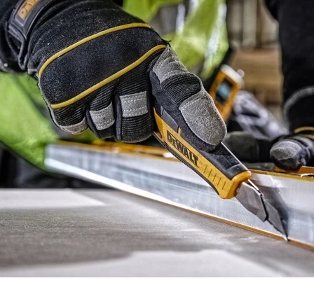 Dao rọc 25mm Dewalt DWHT10333-0-30