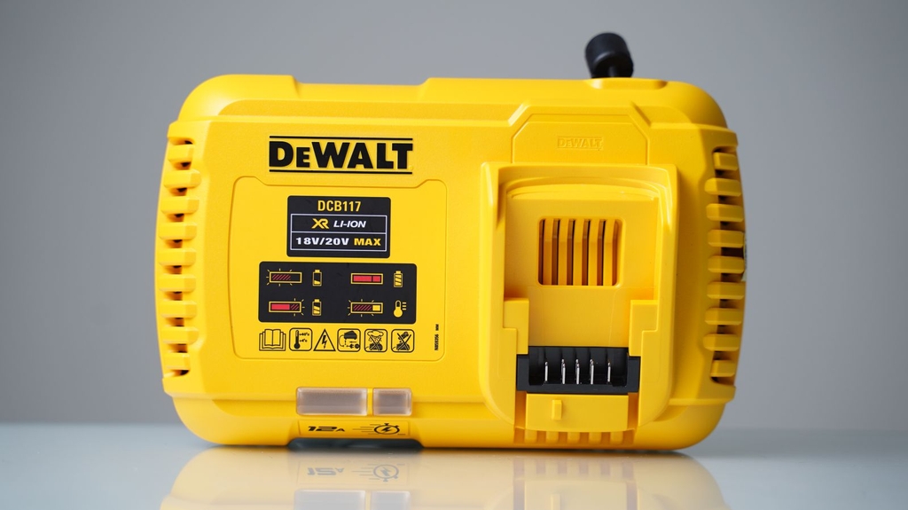 Bộ sạc pin đa năng 10.8-18V Dewalt DCB117-KR