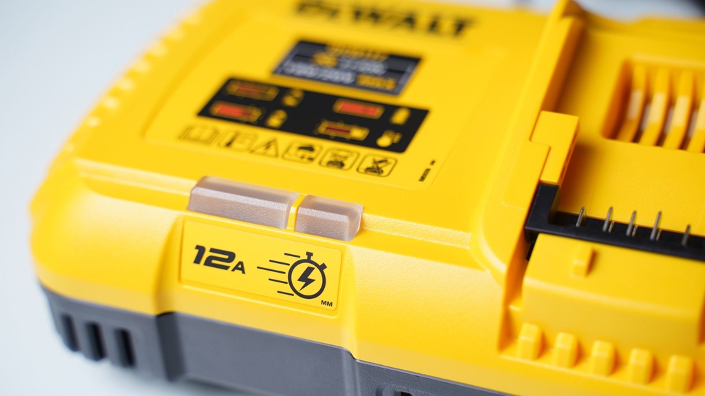 Bộ sạc pin đa năng 10.8-18V Dewalt DCB117-KR