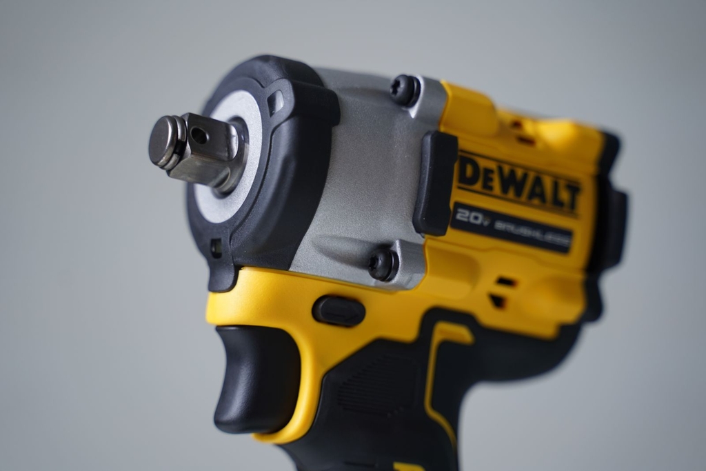 Máy siết bulong Dewalt DCF921N-B1