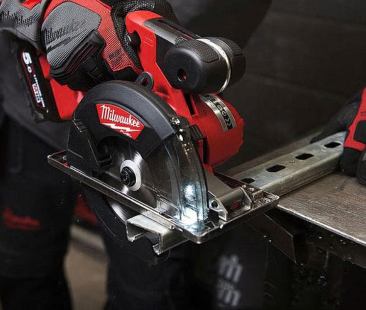 Máy cắt kim loại Milwaukee M18 FMCS-0X ( Chưa Pin & Sạc )