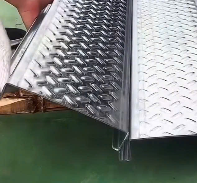 Tấm Sàn Thép Lắp Ghép
