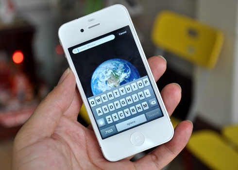 iPhone 4 trắng xách tay đang bị làm giá