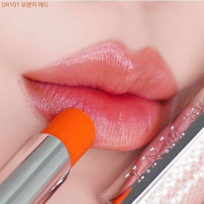 Son Dưỡng Môi Đổi Màu YNM Rainbow Honey Lip Balm 3.2g