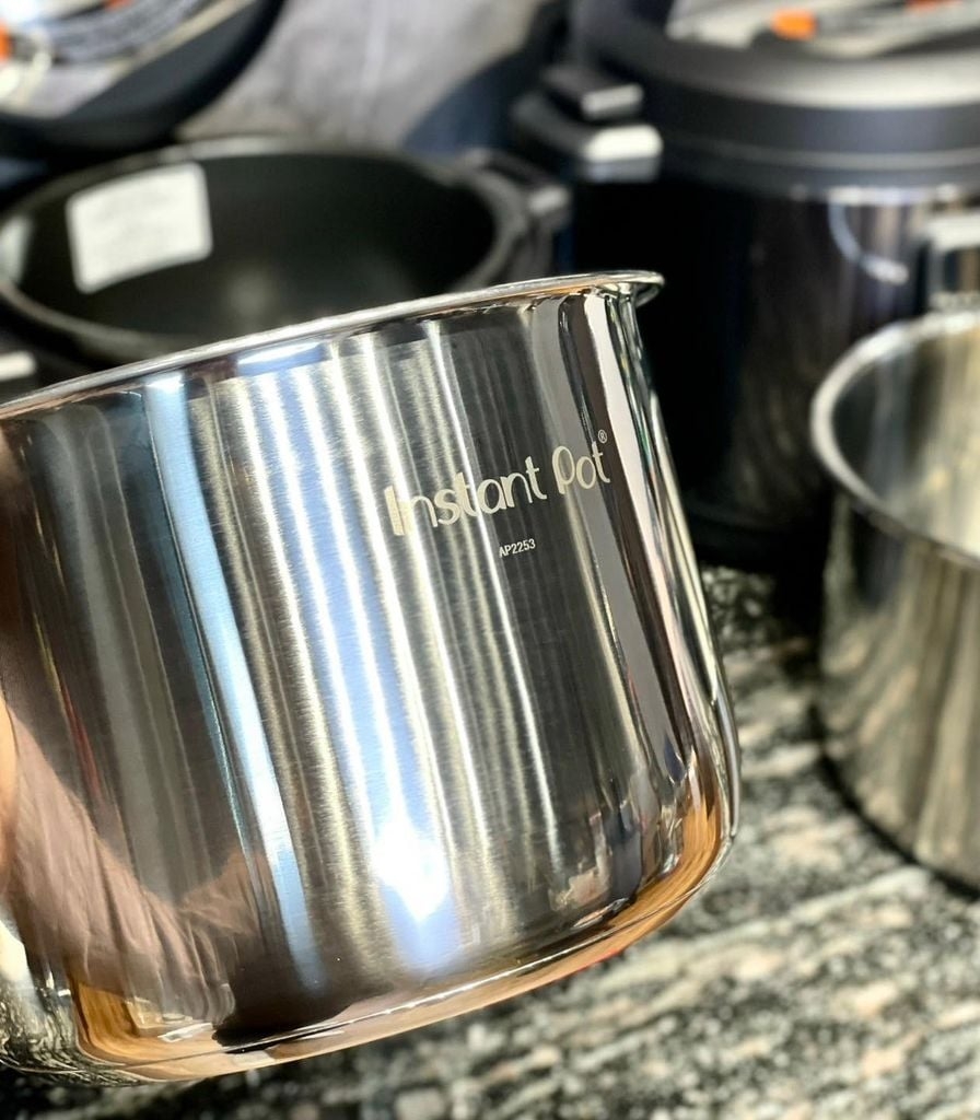 Nồi áp suất điện đa năng Instant Pot Essentials 9-in-1 5.7L (lòng inox)