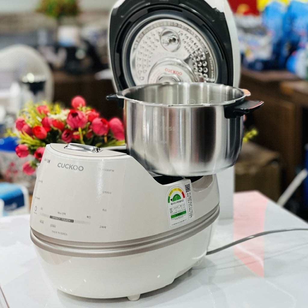 Nồi cơm điện cao tần áp suất Cuckoo CRP -CHAS109F 1.8L (lòng inox)