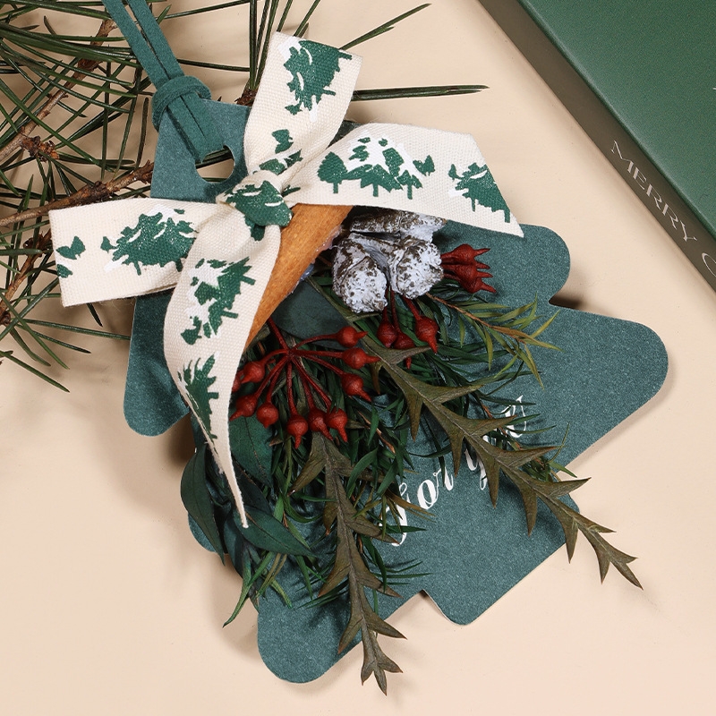 Thẻ thơm treo tủ 8651