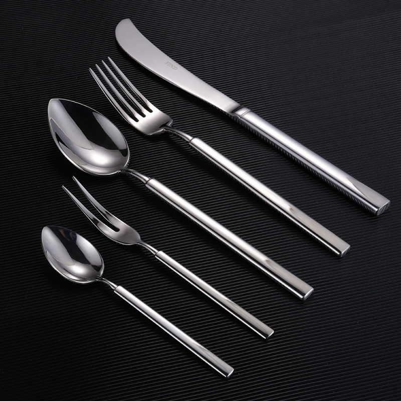 Thìa cán dẹt 13.8cm