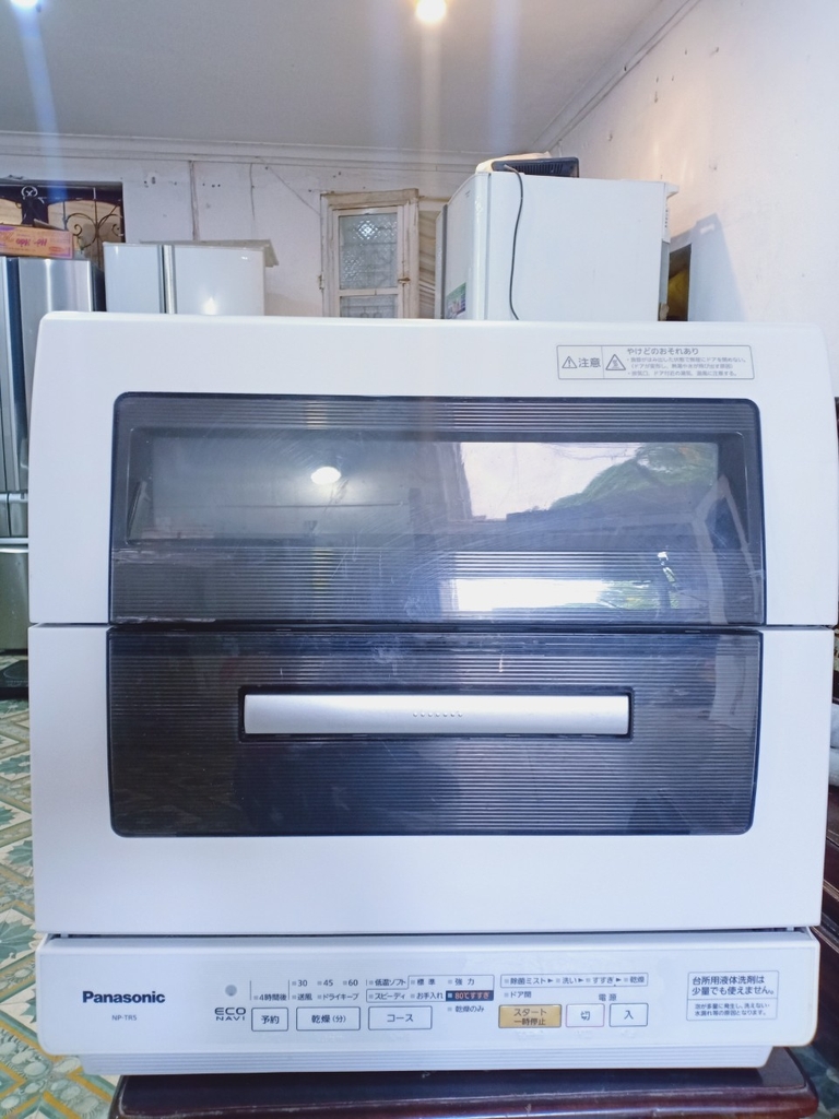 Máy rửa bát Panasonic NP-TR5 mặt kính sang đẹp