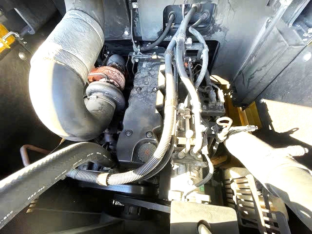 Động cơ komatsu 25 tấn