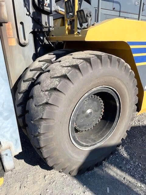 lốp trước xe nâng 25 tấn komatsu