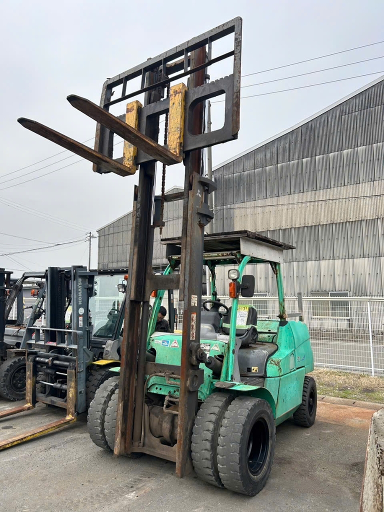 xe nâng cũ 5 tấn