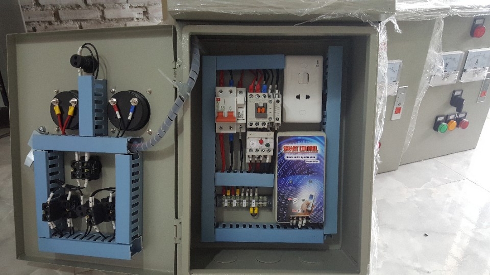 Tủ điều khiển hệ thống bơm bằng Smart phon