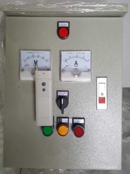 Tủ điều khiển hệ thống bơm bằng Remoter 500m