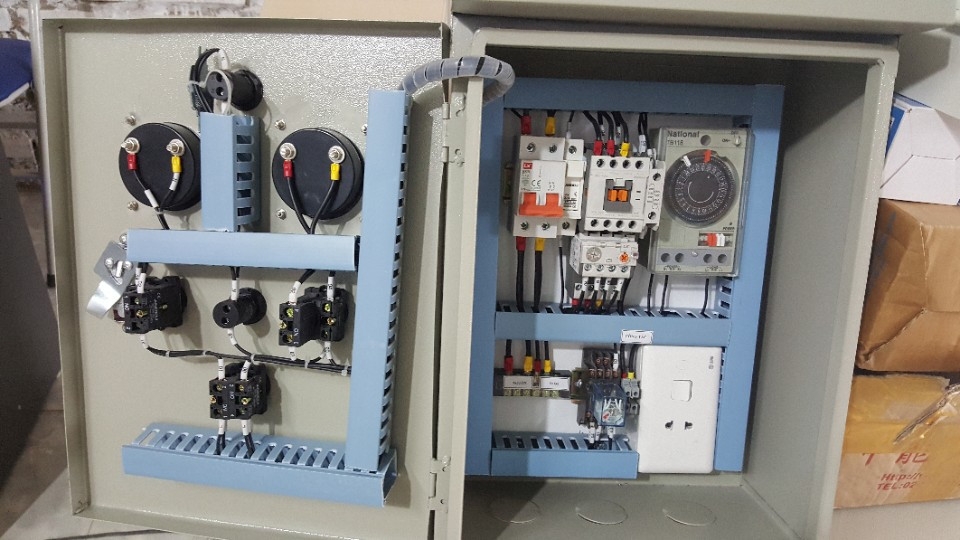 Tủ điều khiển hệ thống bơm bằng hẹn giờ tự động