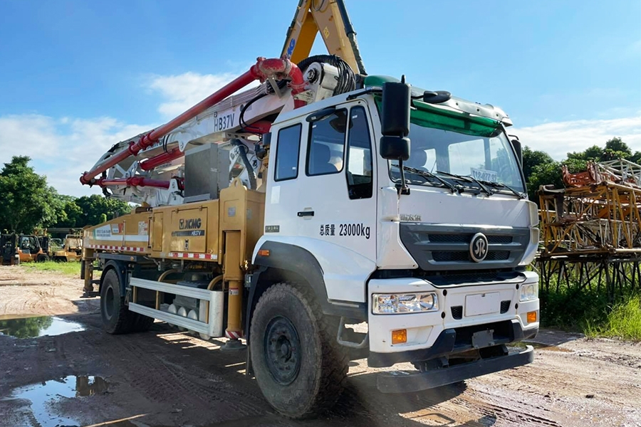Bơm cần XCMG 37M - HB37V xe cơ sở Howo 2 chân