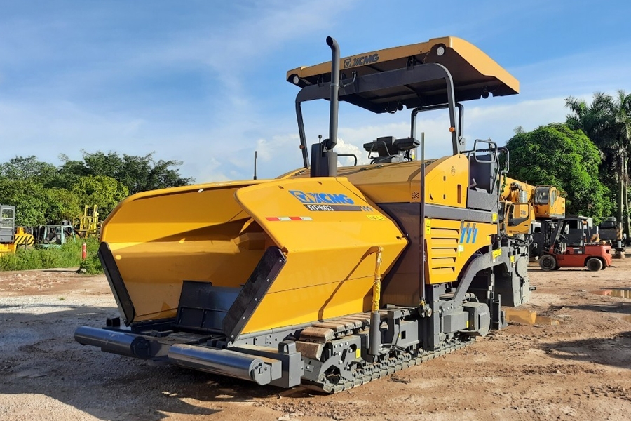 Máy rải nhựa XCMG tải trọng 18 - 19 Tấn. Model: RP603