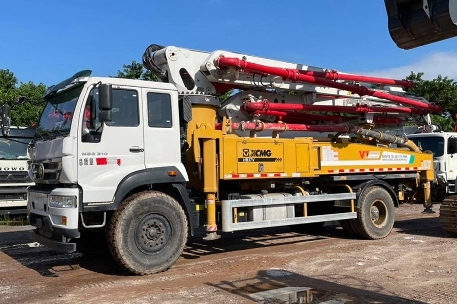 Bơm cần XCMG 37M - HB37V xe cơ sở Howo 2 chân