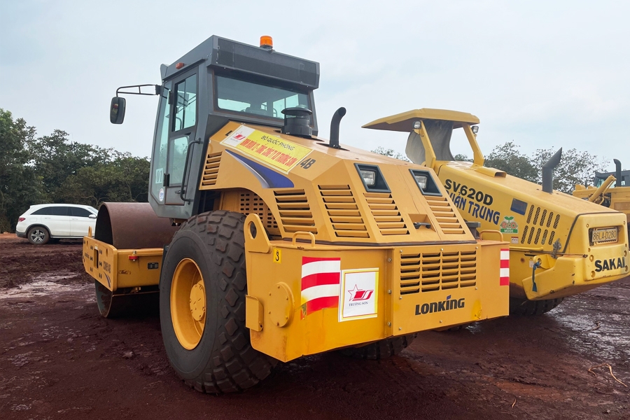 Xe lu rung Lonking CDM514B Tải trọng 14 tấn, lực rung 29 tấn