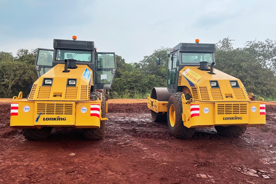 Xe lu rung Lonking CDM514B Tải trọng 14 tấn, lực rung 29 tấn