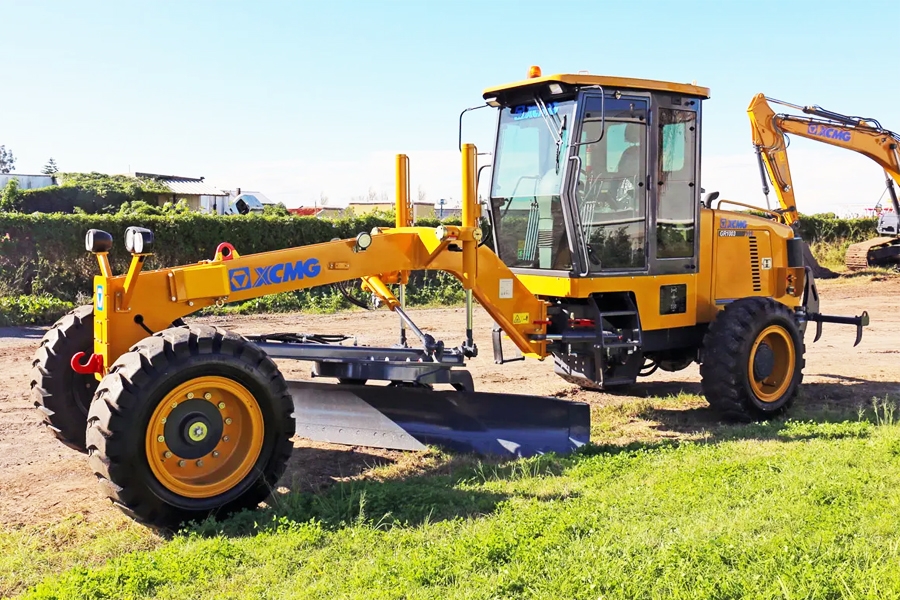 Máy san gạt XCMG tải trọng 7,5 Tấn. Model: GR1003