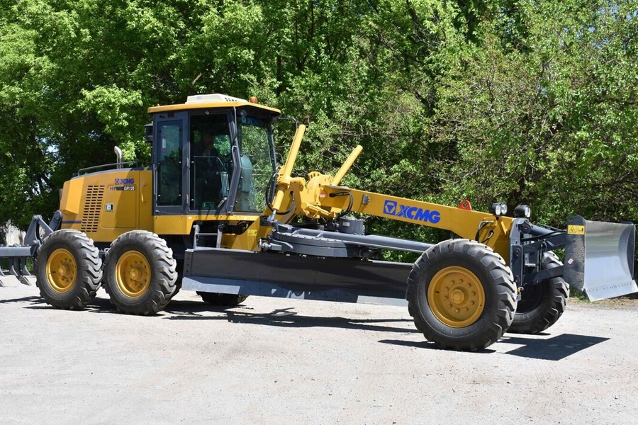 Máy san gạt XCMG tải trọng 11,2 Tấn. Model: GR135