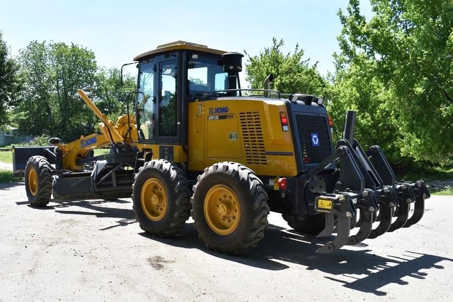 Máy san gạt XCMG tải trọng 11,2 Tấn. Model: GR135