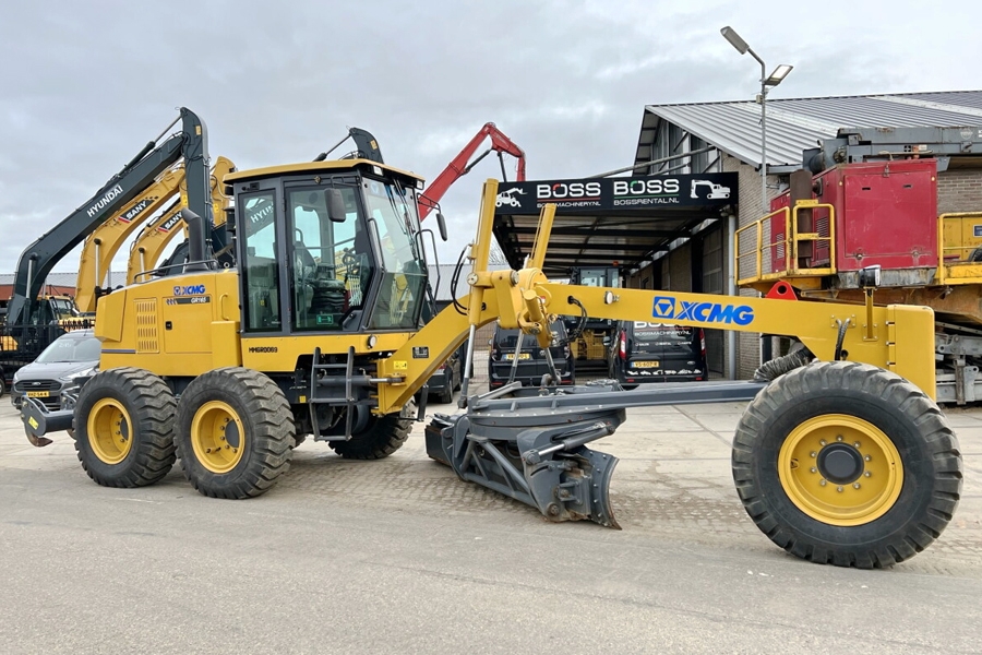 Máy san gạt XCMG tải trọng 15 Tấn. Model: GR165