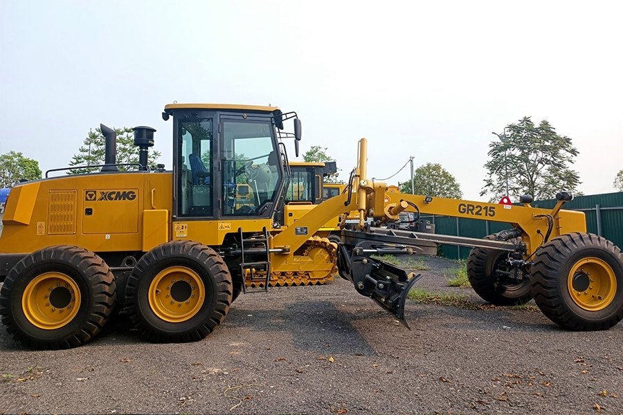 Máy san gạt XCMG tải trọng 16,5 Tấn. Model: GR215