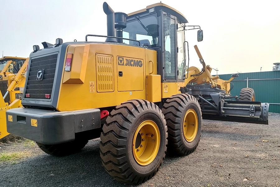 Máy san gạt XCMG tải trọng 16,5 Tấn. Model: GR215