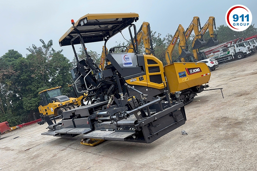 Máy rải nhựa XCMG RP605