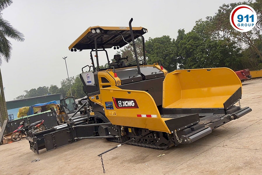 Máy rải nhựa XCMG RP605