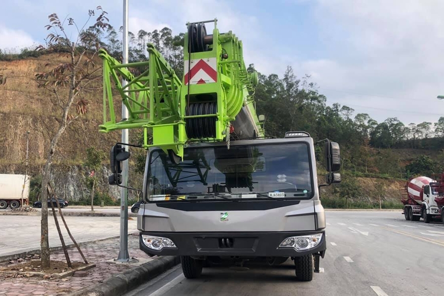 Cần cẩu bánh lốp Zoom 55 tấn - Zoomlion QY55V