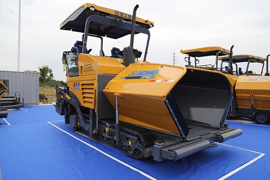 Máy rải nhựa XCMG tải trọng 18 - 19 Tấn. Model: RP603