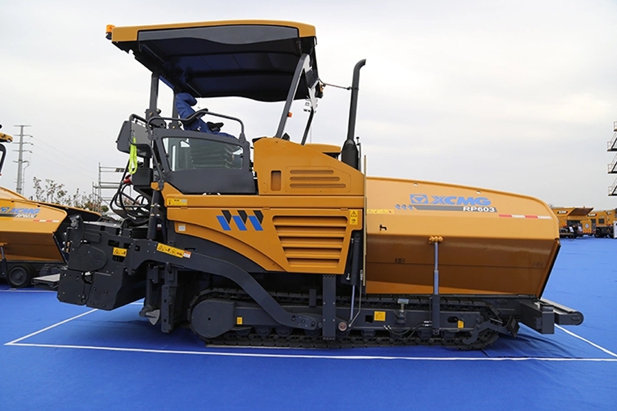 Máy rải nhựa XCMG tải trọng 18 - 19 Tấn. Model: RP603