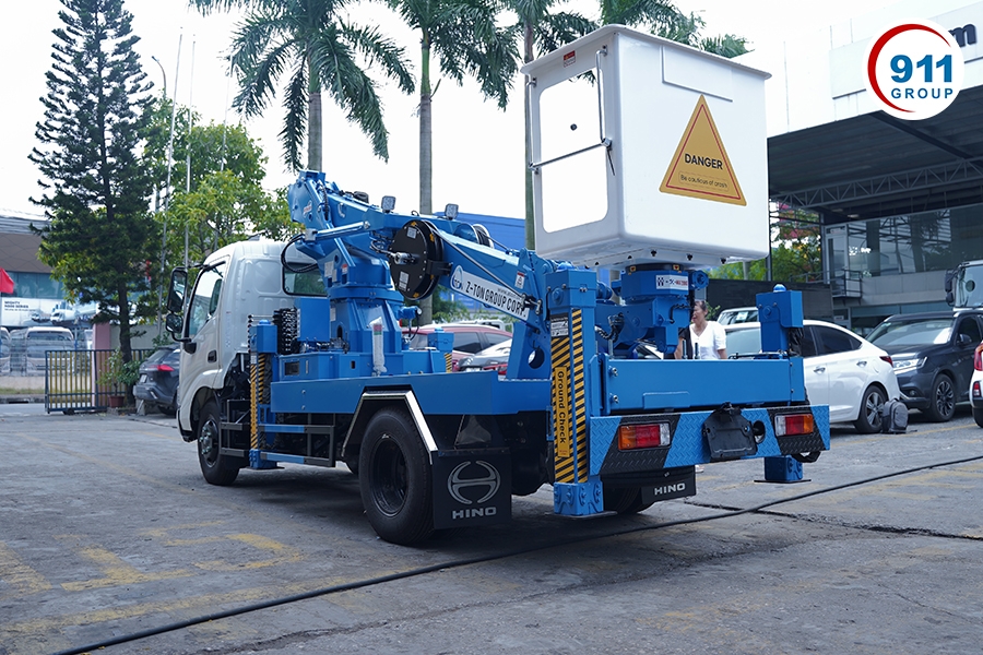 Xe cẩu nâng người Z-Ton - Model : Atom 200