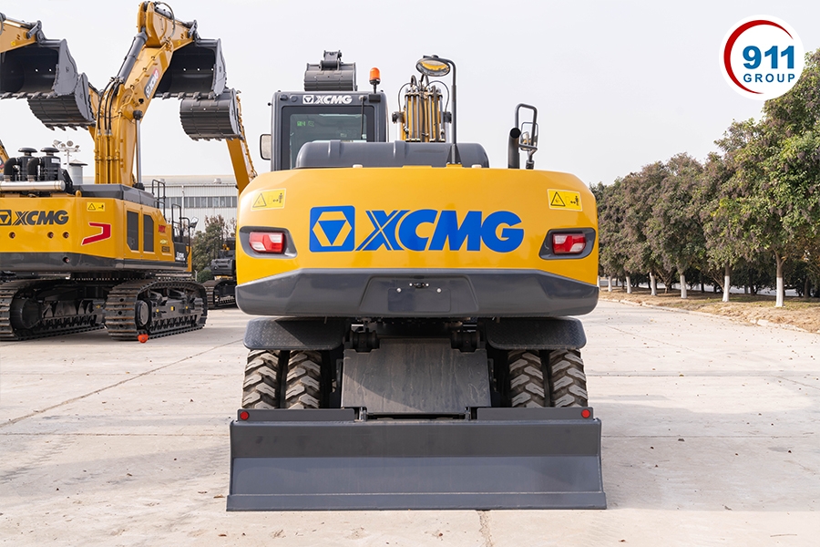 Máy xúc đào bánh lốp XCMG gầu 0.58 m3 Model: XE150WD