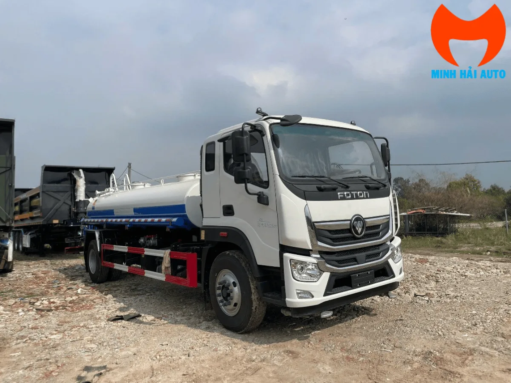Hình ảnh tổng thể xe bồn chở nước 9 khối Foton Auman tại bãi xe Minh Hải Auto
