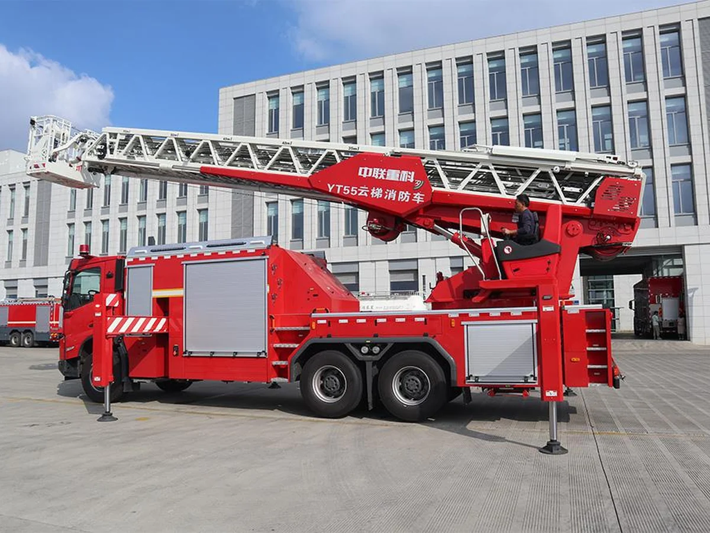 Xe chữa cháy thang nâng 55m Zoomlion ZLF5340JXFYT55 duỗi thang nghiêng, chân chống hạ xuống