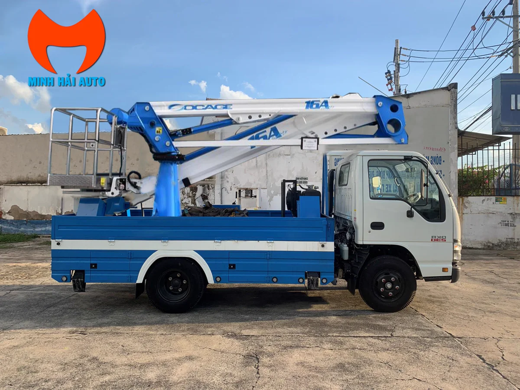 Xe nâng người Isuzu gắn Socage forSte 16A SPEED nhìn ngang khi cần thu gọn