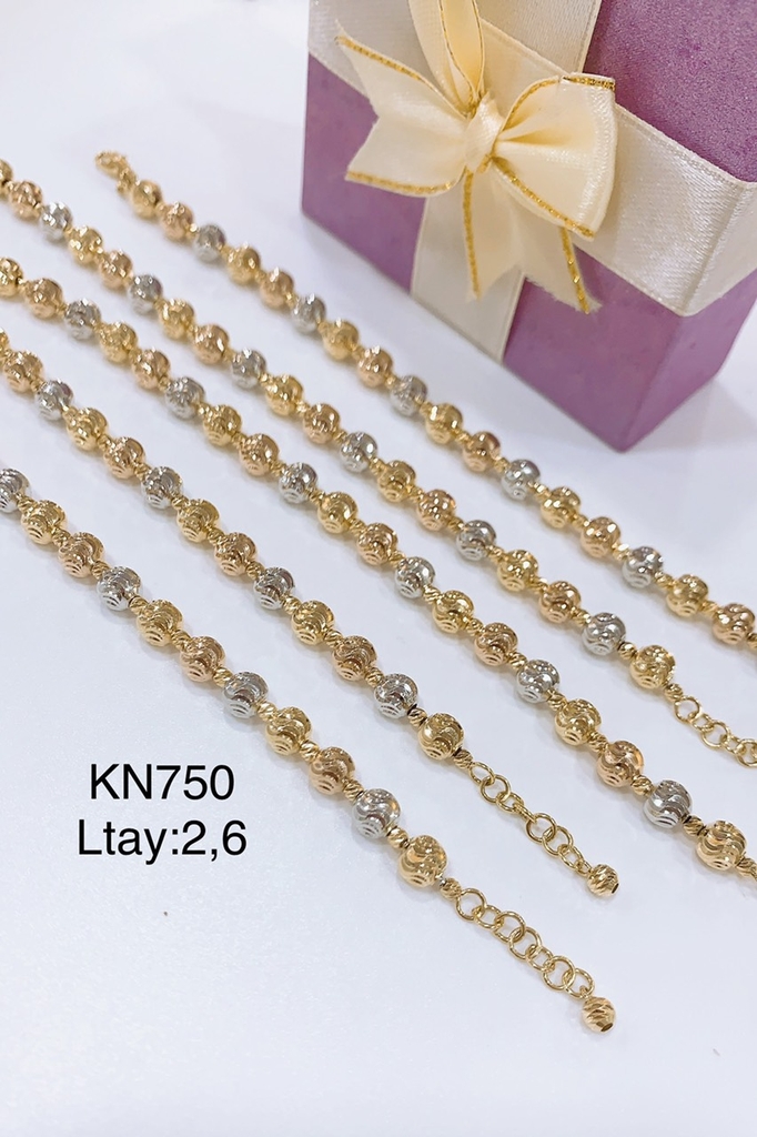 Nếu bạn đang tìm kiếm một món trang sức thật đặc biệt, lắc tay nữ vàng 18k là sự lựa chọn hoàn hảo đối với bạn. Với chất liệu vàng 18k cực kỳ quý phái và độ bền cao, chúng sẽ là món trang sức lưu niệm tuyệt vời cho bạn.